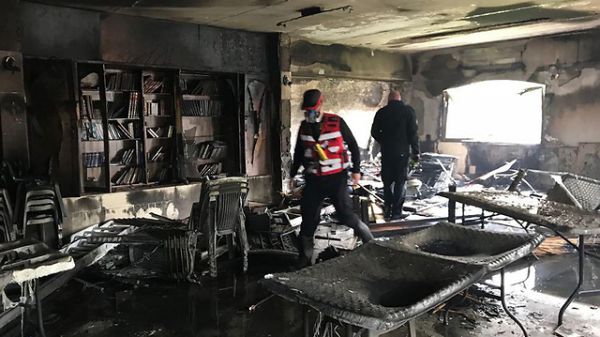 בגלל תקלה במזגן: בית כנסת נשרף כליל