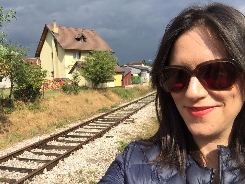 אמילי עמרוסי יוצאת למסע חדש ומפתיע