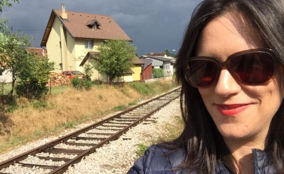 אמילי עמרוסי יוצאת למסע חדש ומפתיע