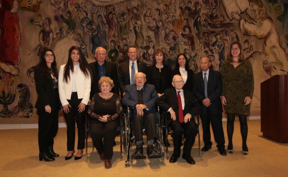 עיטור האור: אותות הצטיינות לניצולי שואה מצטיינים בתרומתם