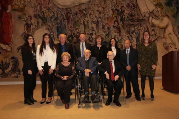 עיטור האור: אותות הצטיינות לניצולי שואה מצטיינים בתרומתם