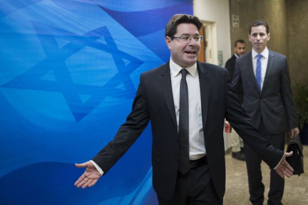 אקוניס: "אני שוקל להתמודד לראשות העיר תל אביב"