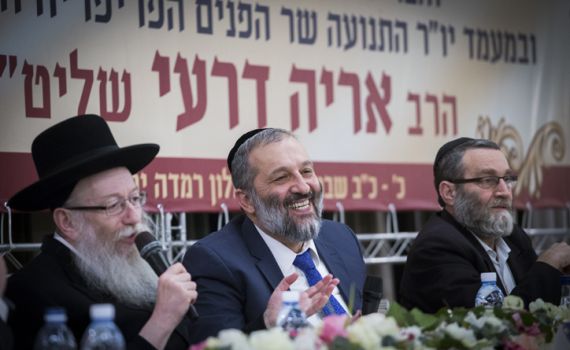 סערת חוק המרכולים: החרדים מתקפלים