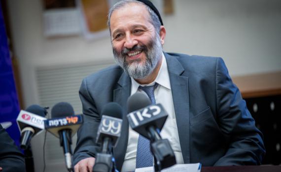 מזל טוב • וייקרא שמו בישראל: אריה מכלוף