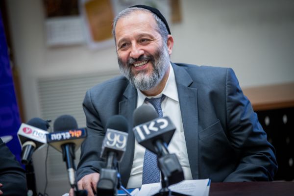 מזל טוב • וייקרא שמו בישראל: אריה מכלוף