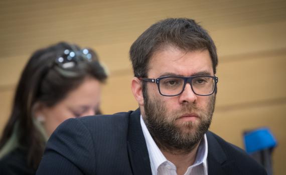 בן ארי על חזן: "אדם כזה לא צריך לשבת בכנסת"