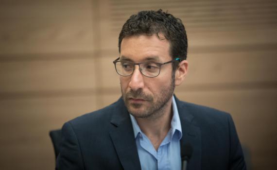 המוסר הכפול של השמאל: רבנים כן- אמנים לא