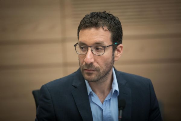 המוסר הכפול של השמאל: רבנים כן- אמנים לא