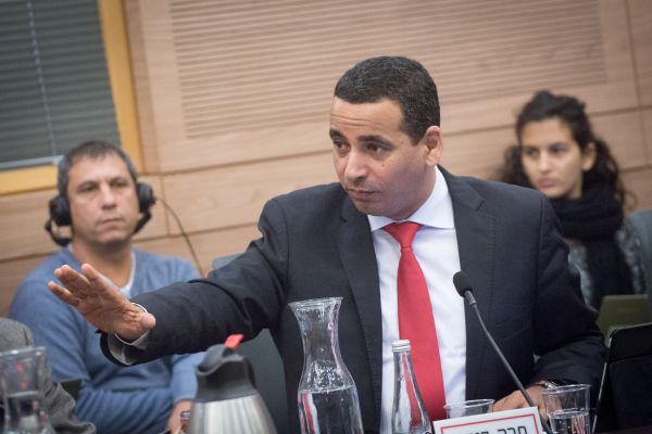 איבד את הבושה: התרגיל הנבזי של יואל חסון