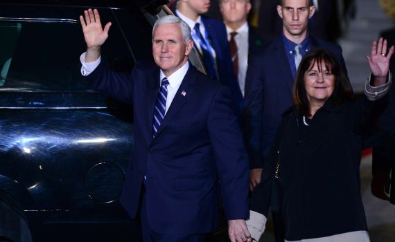 מייק פנס מאשר הגעה: "יוצא עכשיו לישראל"