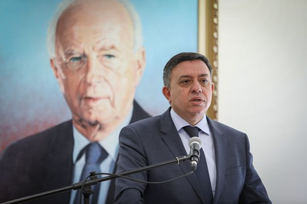 גבאי מעריך: נתניהו לא ימהר לפרק את הממשלה