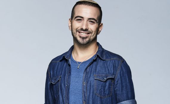 מרגש: חננאל אוחנה בסינגל שכתב בשבעה של אחיו• צפו