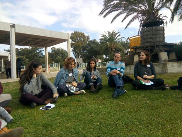 לא רק "לדבר על…", אלא "לפגוש את…" 