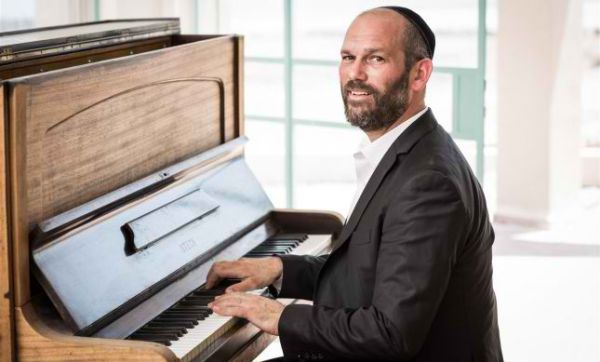 'עולם הפוך': יונתן רזאל משחרר סינגל חדש