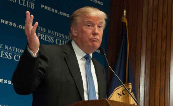 טראמפ מציג: אלו הזוכים בטקס "פרסי הפייק ניוז"