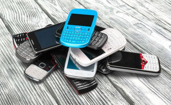 הרב אבינר: צריך סלולרי ישן בלי אינטרנט