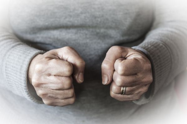 אחרי שנתיים של בריחה, סרבנית הגט נכנעה