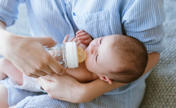 האם תרופות של האם משפיעות על התינוק?