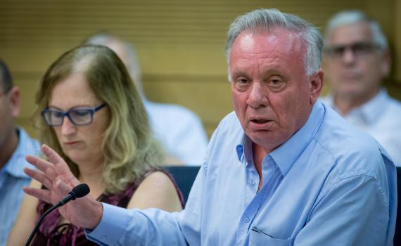 ברושי בפנייה לבנט: צריך להתמקד בהכחשת השואה