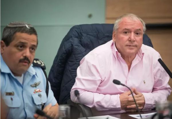 אמסלם יוצא להגנת נתניהו: "המשטרה עשתה הכל להשיג את המטרה"