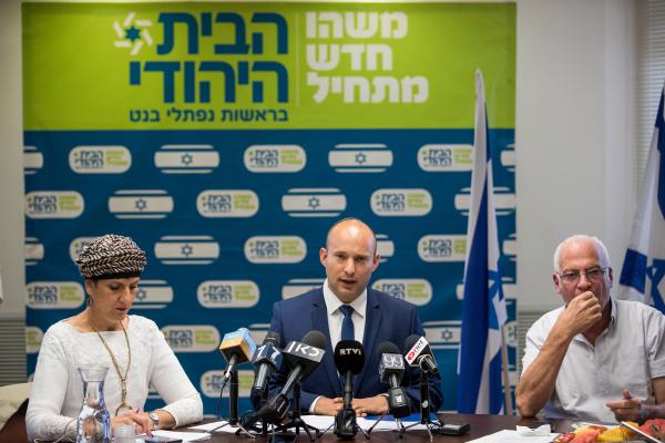 חרף החלטת בנט, אורי אריאל עצר משלחת לפולין