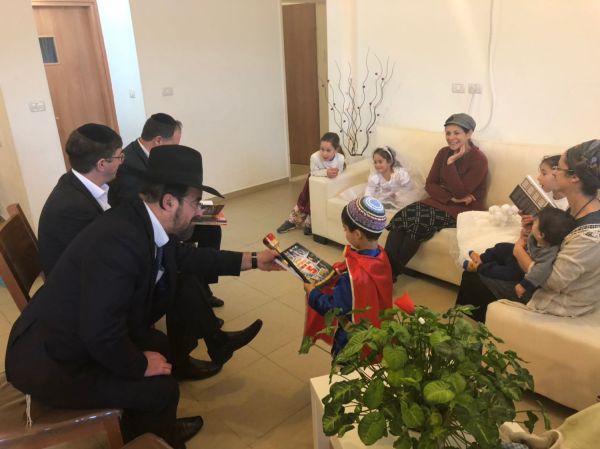 משלחת זק"א בחיזוק למשפחת הרב איתמר בן גל הי"ד