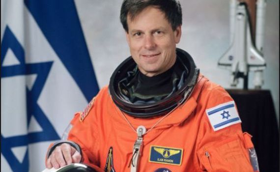 מרגש: בנו של אילן רמון שר בטקס של נאס"א לזכר אביו