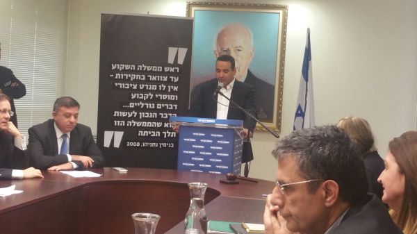 חסון פנה לימין: 'אל תתמכו במנהיגים המושחתים שלכם'