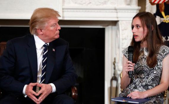 טראמפ מגיב לטבח ומציע: "ניתן נשק למורים"