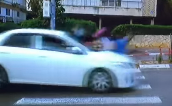 תיעוד: בנות אולפנה צילמו סרטון לפורים ונפגעו מרכב