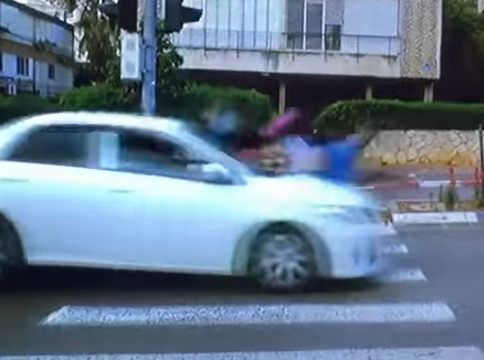 תיעוד: בנות אולפנה צילמו סרטון לפורים ונפגעו מרכב