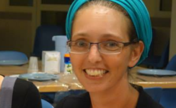 לבקשת הרב לאו; הרבנית הסרוגה בד"ת לא מתנצל