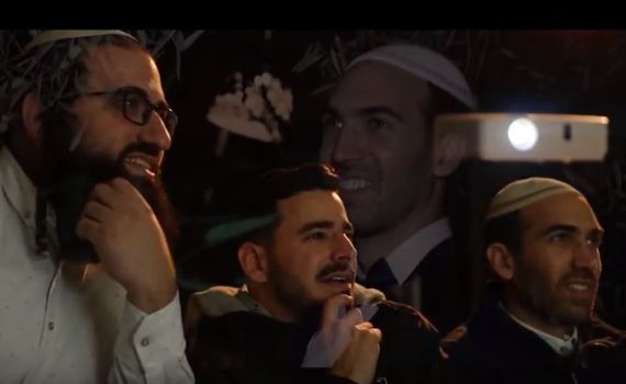 צפו: הניסוי החברתי שהכינה להקת החתונות לזוגות