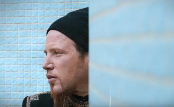 העולם שלו: בוצר משיק סינגל חדש• צפו