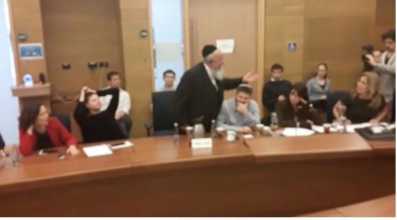 דיון סוער בכנסת: "תעשו בר מצווה לכלבים". צפו