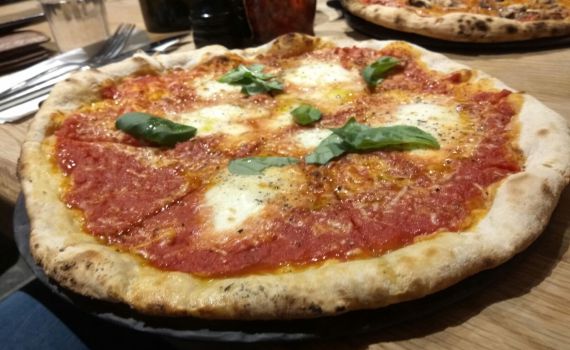 אבן הפיצה השואבת| ביקורת מסעדות