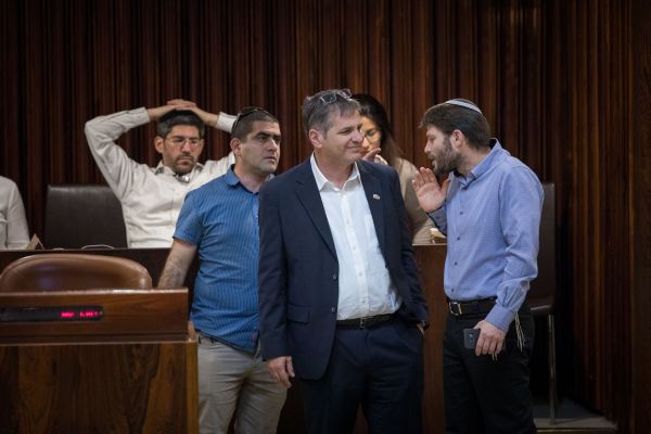 דחיית חוק הריבונות: מסר של חולשה כלפי איראן