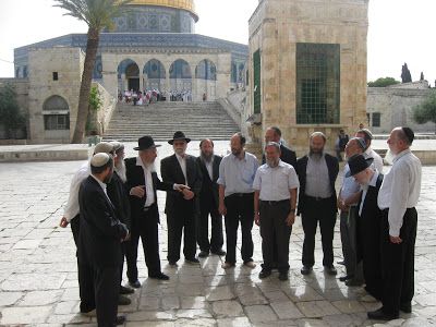 לקראת פורים: ארבעים רבנים עלו להר הבית. צפו