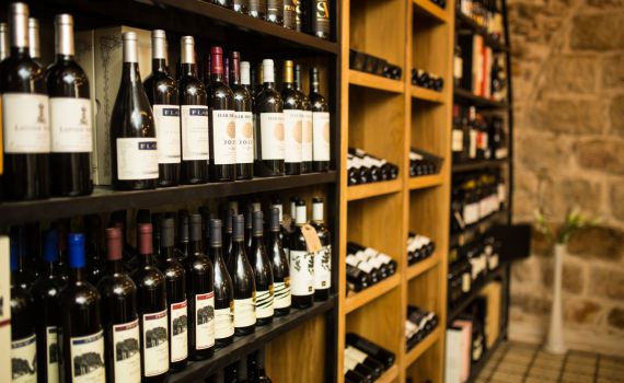 אור רייכרט לוגם: חייב איניש לדעת לשתות יין בפורים