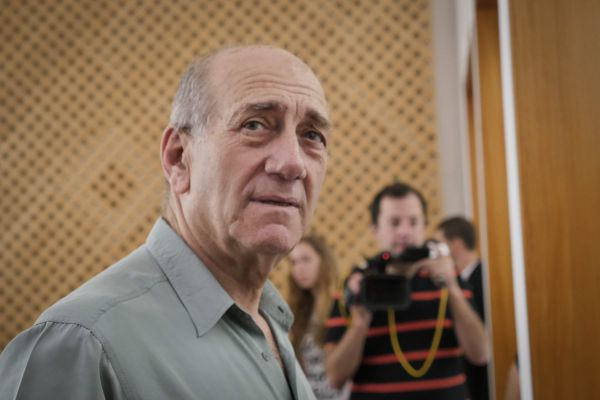 אולמרט: "מאחל לנתניהו שיסיים את תפקידו מהר"