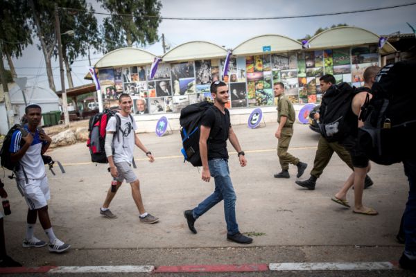הסטוריה בצה"ל: הבקו"ם עובר דירה