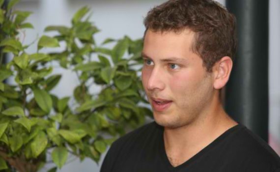 'חסרי חיים': אבנר נתניהו מגיב לפרסום עבודתו כמלצר