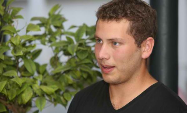 'חסרי חיים': אבנר נתניהו מגיב לפרסום עבודתו כמלצר