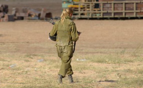 'זה לא ילך': מתנגד מפתיע לשילוב לוחמות בצבא