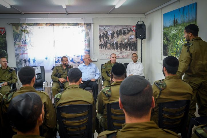 פטירת הרב אויערבך: "לכו להלוויה בלי מדים"