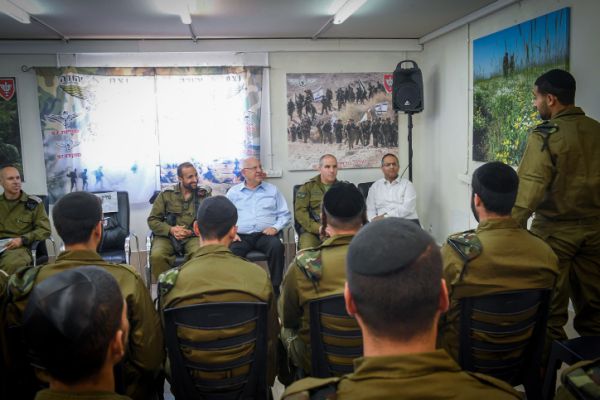 פטירת הרב אויערבך: "לכו להלוויה בלי מדים"