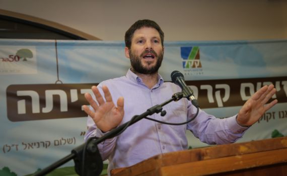 "נתניהו מתפקד נהדר; אני משוכנע שהוא לא מושחת"