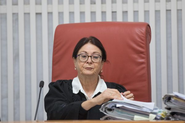 נשיאת בית המשפט העליון תזומן לתת עדות בחקירה