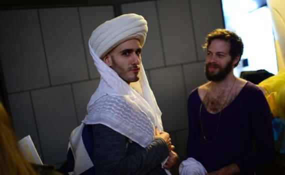 שו"ת: הרב, מותר להתחפש לרב שלי? לאלוקים?