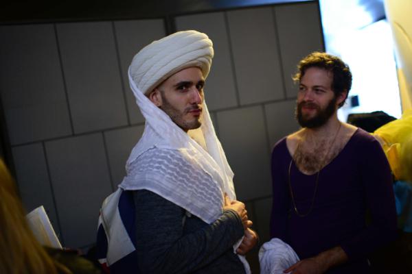 שו"ת: הרב, מותר להתחפש לרב שלי? לאלוקים?